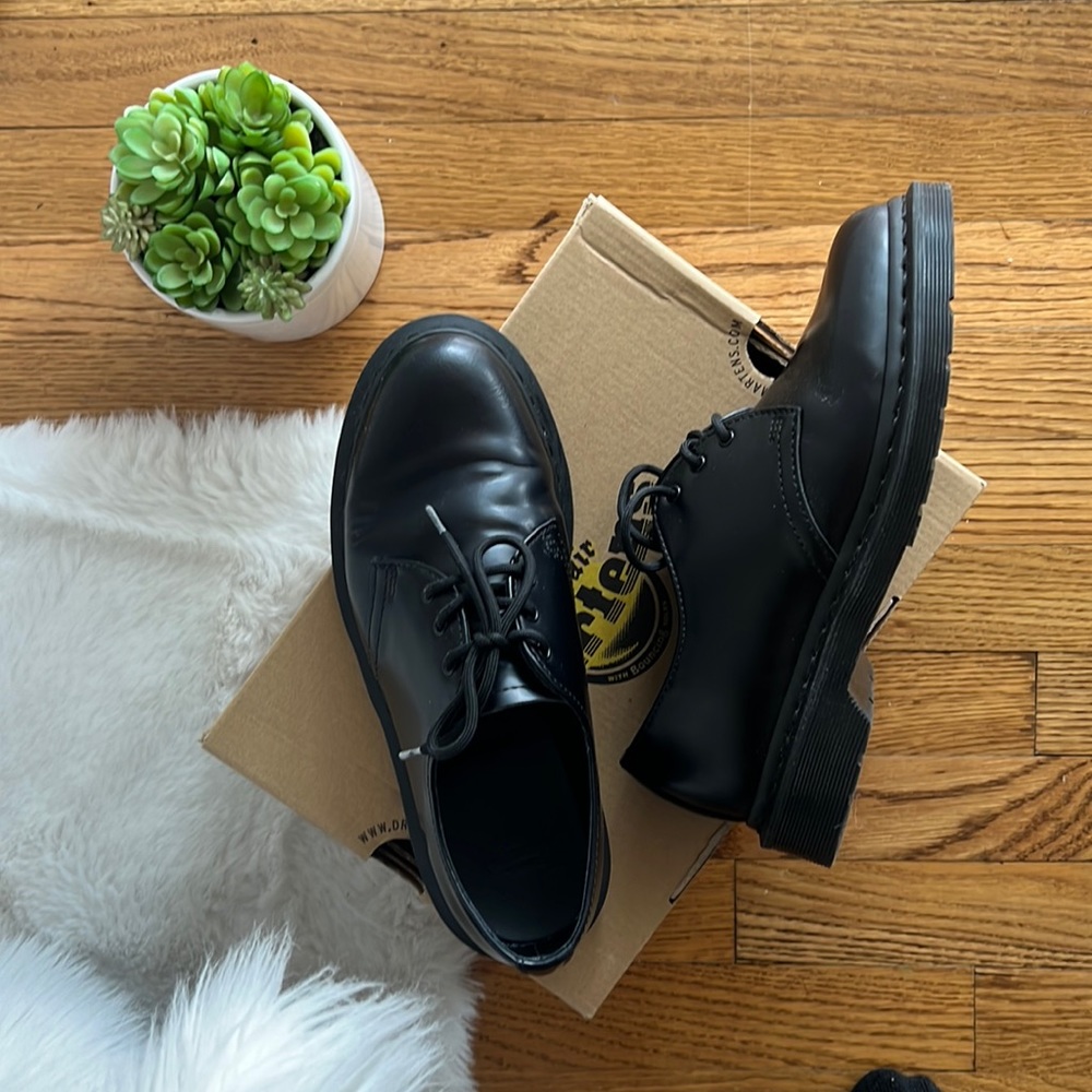 Dr. Martens Air Wair black lace up leather shoes